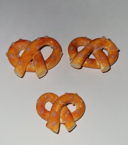 Soft pretzel magnet set salt - soft,